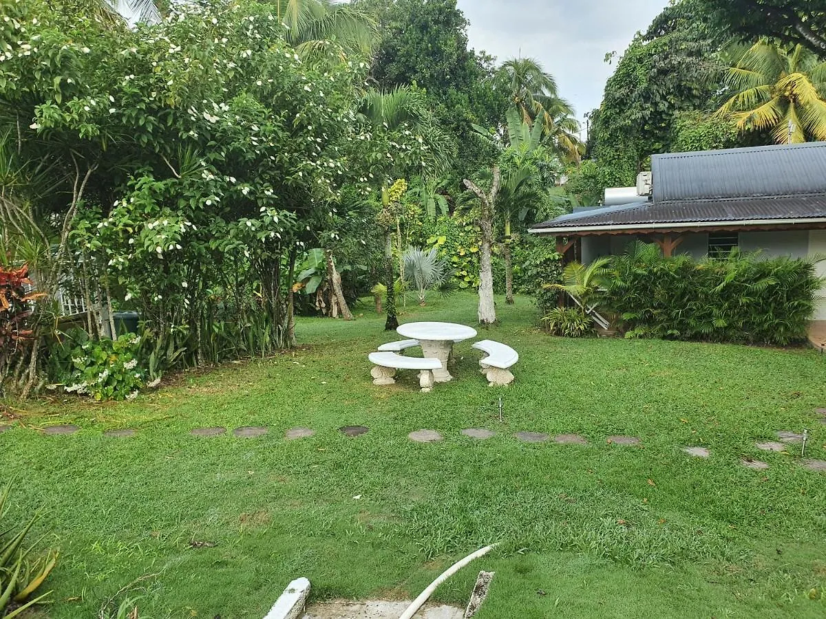 Gites Espace Quietude Villa Les Orchidees Avec Wifi Petit-Bourg 0*,